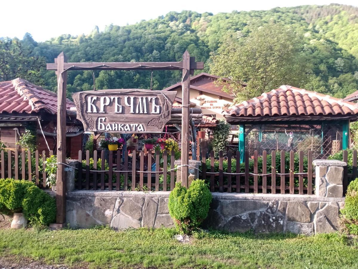 ホテル Кръчмъ При Байката リバリツァ エクステリア 写真